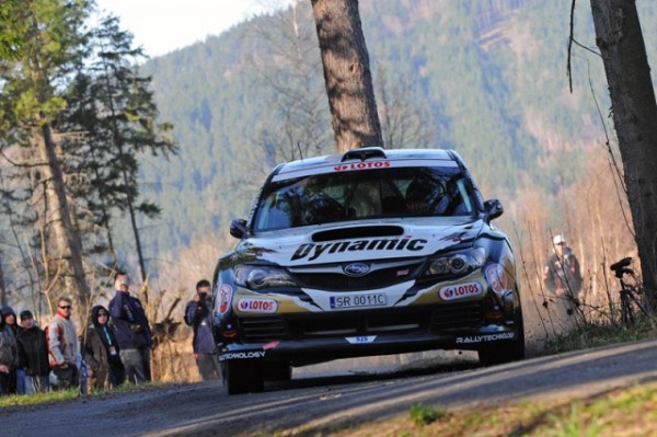 Kajetan Kajetanowicz i Jarek Baran na 1. miejscu w grupie N po 1 dniu Rajdu Świdnickiego