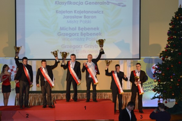 Koronacja Mistrzów – Kajetan Kajetanowicz i Jarek Baran z zespołu LOTOS Dynamic odebrali puchary i mistrzowskie szarfy